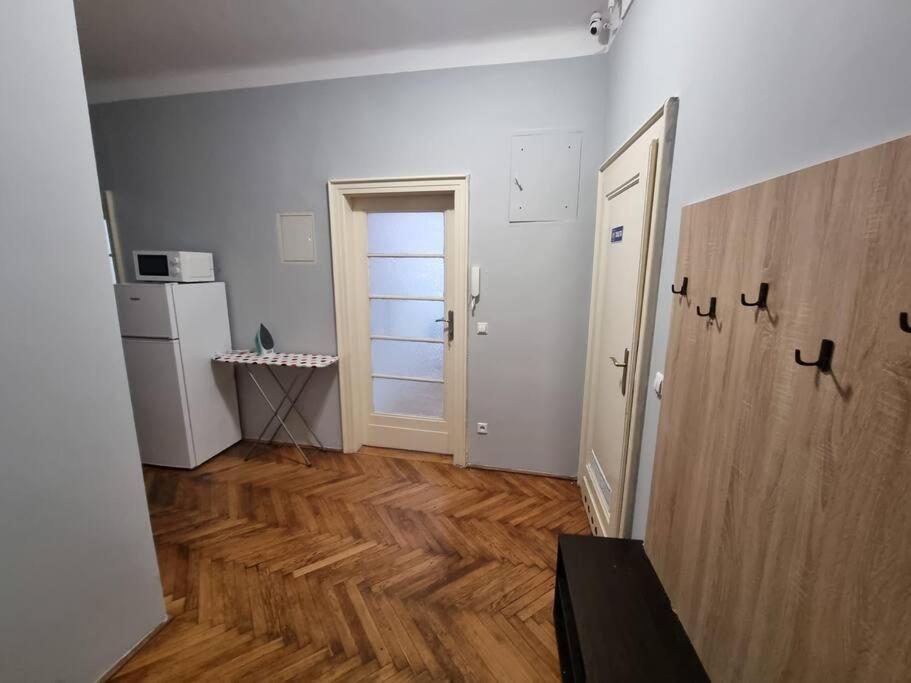 Fantastic Krk - Kr6 Room D Krakow Bagian luar foto