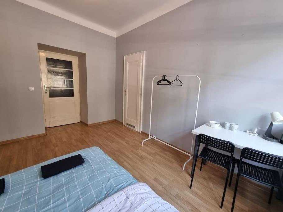 Fantastic Krk - Kr6 Room D Krakow Bagian luar foto